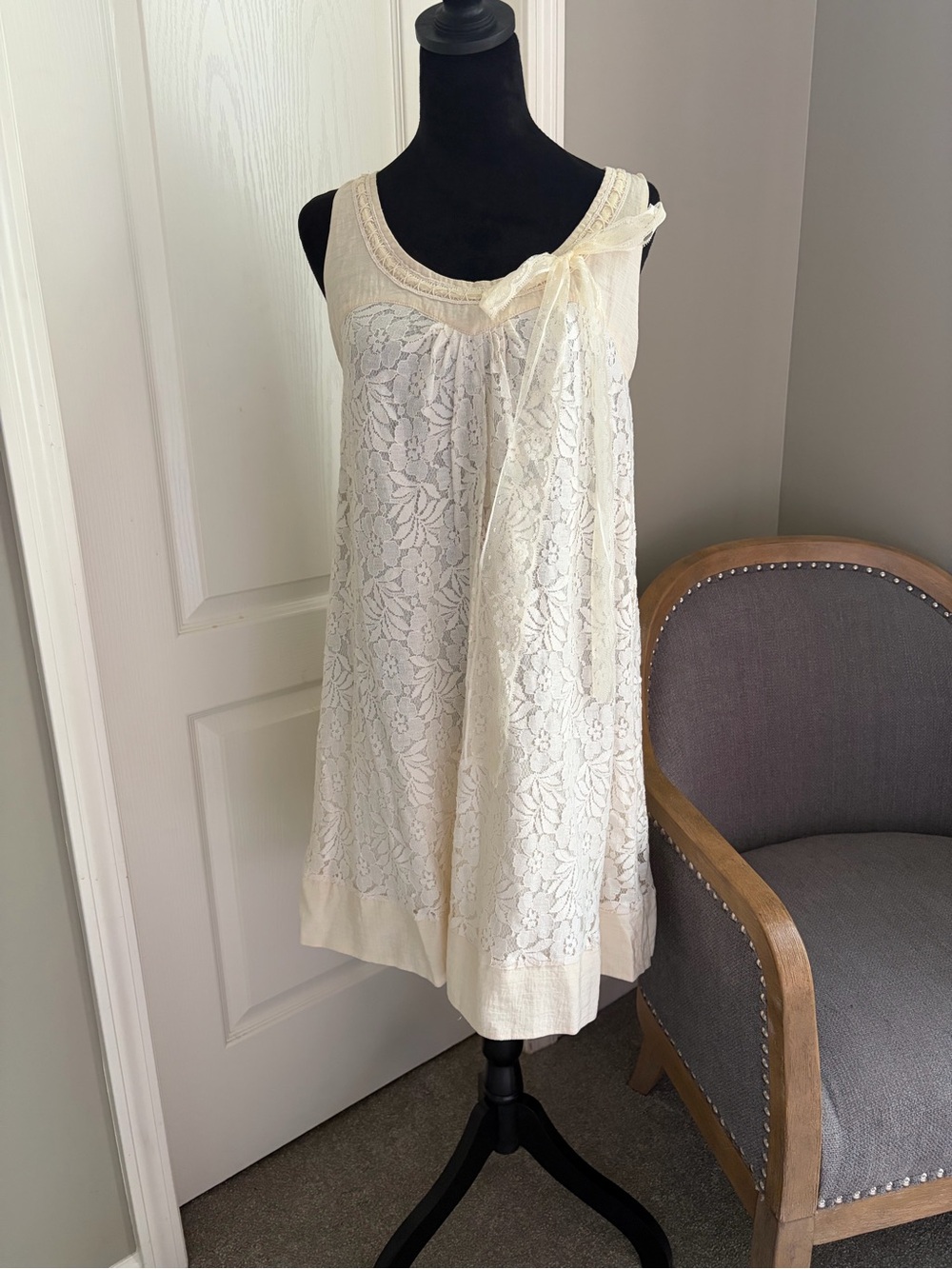 Sleeveless Cream Lace Midi Dress with Shoulder Bow Accent